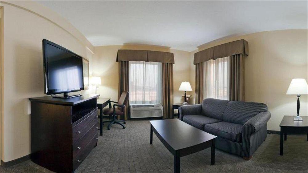 Holiday Inn Express Hotel & Suites Clearwater Us 19 North, An Ihg Hotel Екстериор снимка