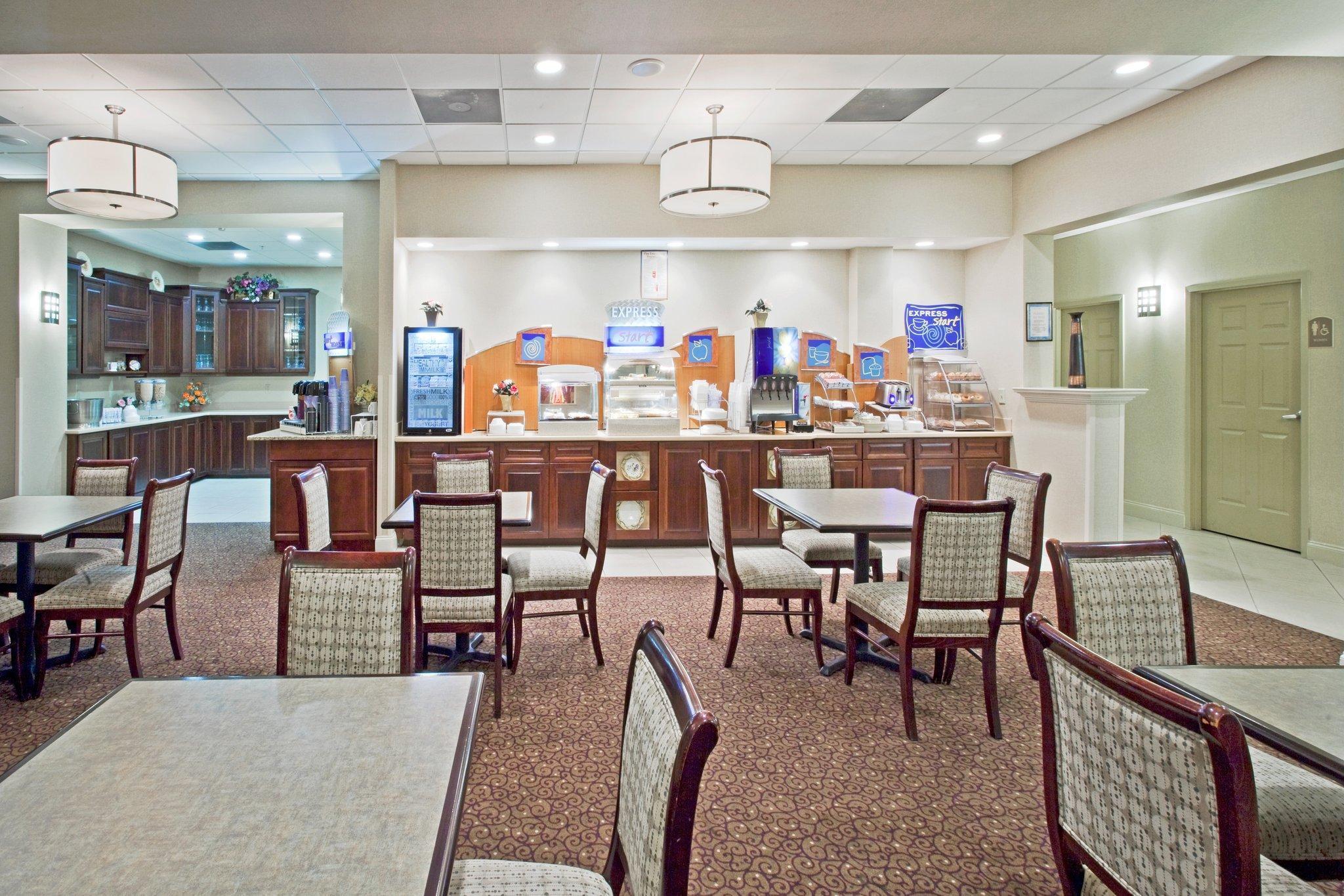 Holiday Inn Express Hotel & Suites Clearwater Us 19 North By Ihg Екстериор снимка