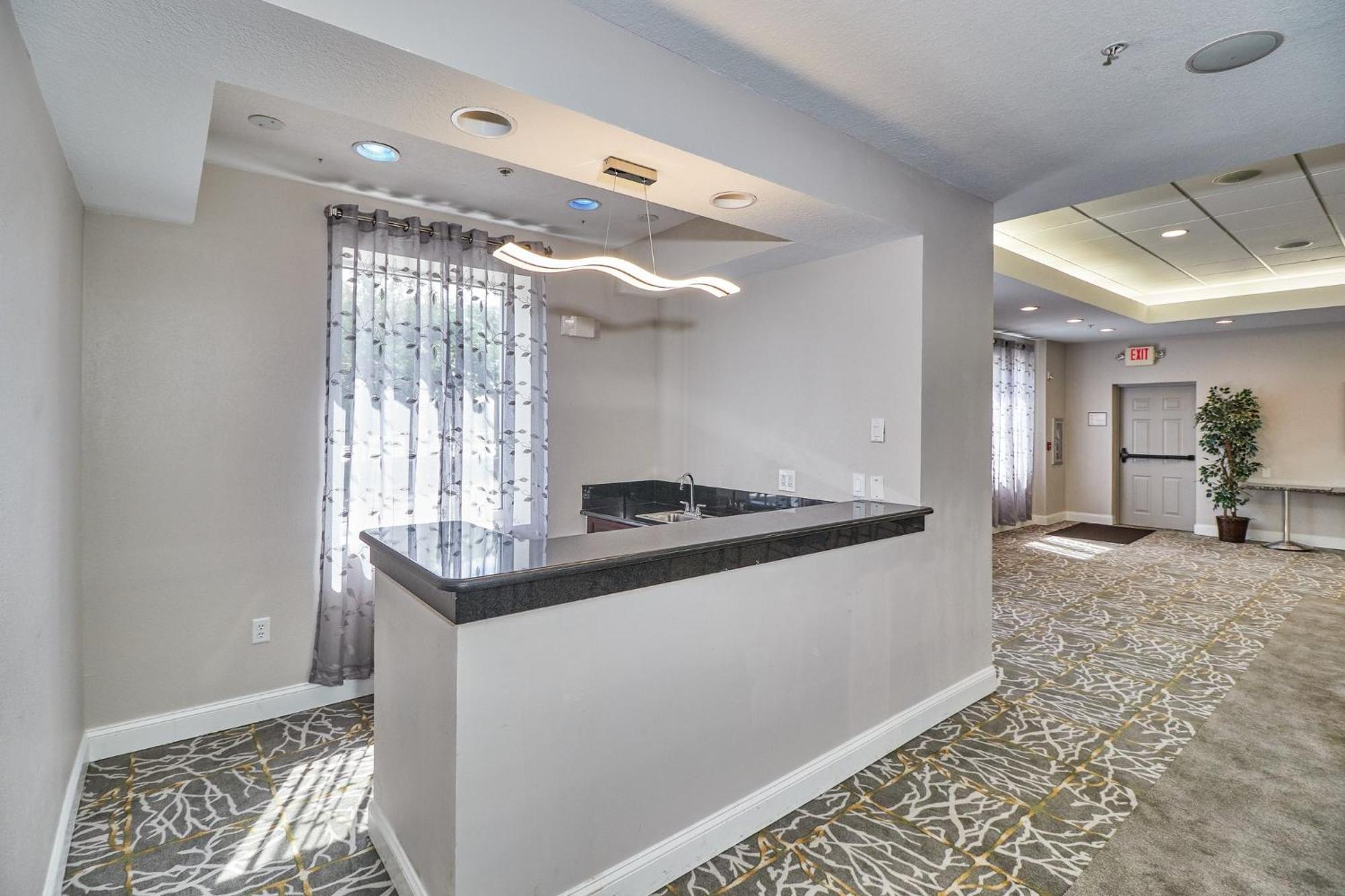 Holiday Inn Express Hotel & Suites Clearwater Us 19 North By Ihg Екстериор снимка