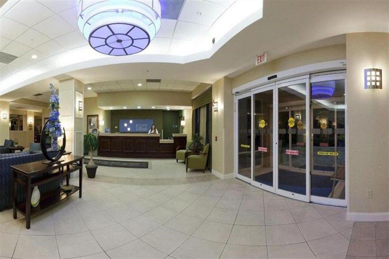 Holiday Inn Express Hotel & Suites Clearwater Us 19 North By Ihg Екстериор снимка