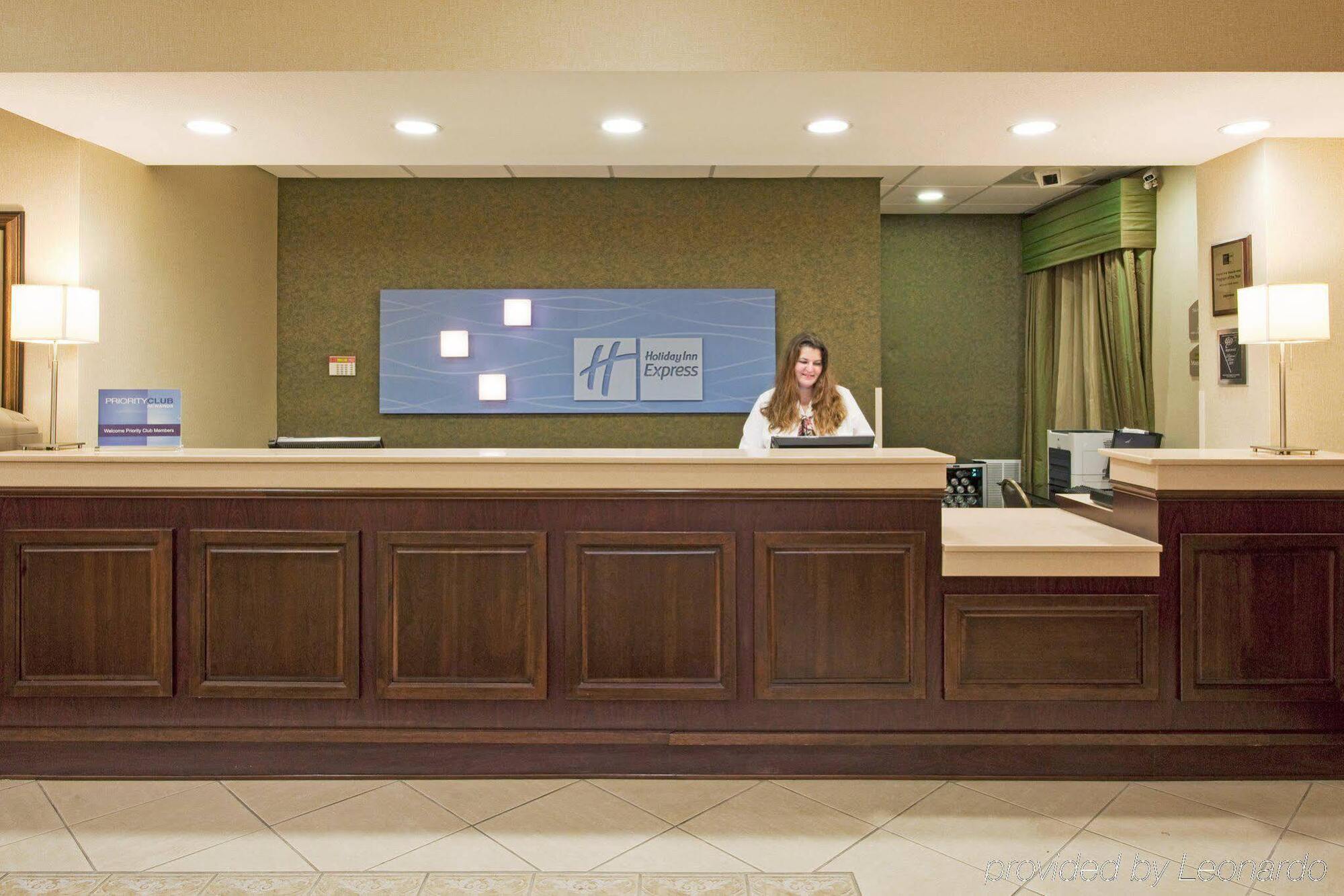 Holiday Inn Express Hotel & Suites Clearwater Us 19 North By Ihg Екстериор снимка
